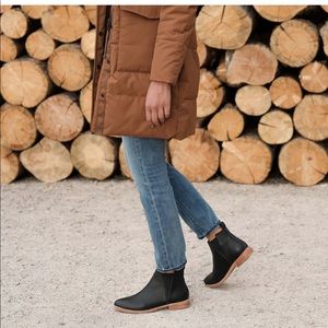 Black handmade leather NISOLO Chelsea boot, size 6.5 fits like a 6, like new.